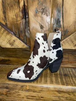 Cowin' Around The Town -shopranchhouse shop IMG 5121