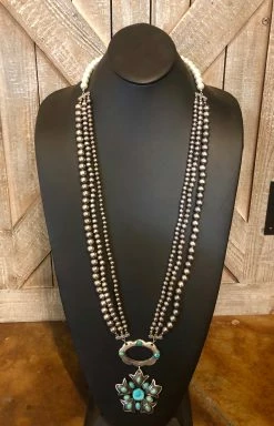 The Silver Pearl Flower Necklace