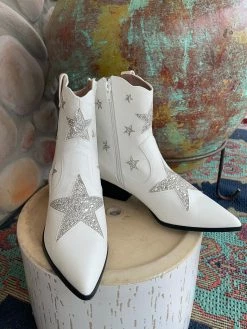 Betsey Johnson Star Of The Show Edison Boots -shopranchhouse shop IMG 8677 166d7108 a2c2 4894 9251 95dc90e6506e